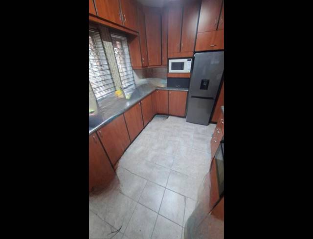 3 BEDROOM HOUSE FOR SALE IN MONTFORD